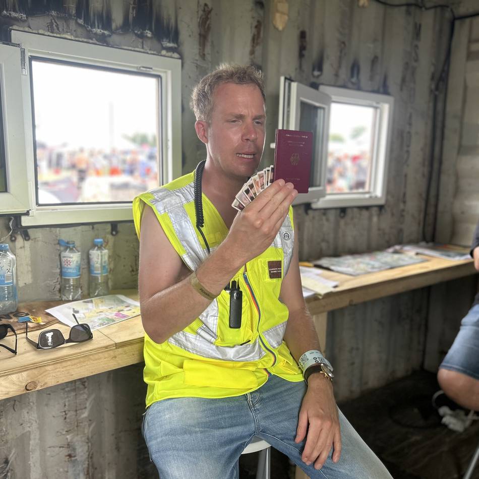Unterwegs mit dem Moderator: Daniel Danger wacht über den Parookaville-Campinglatz
