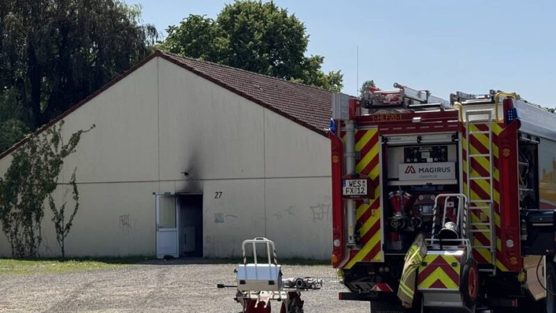 Ermittlungen laufen noch: Nach Feuer in Unterkunft in Xanten – Anfangsverdacht gegen zwei Bewohner