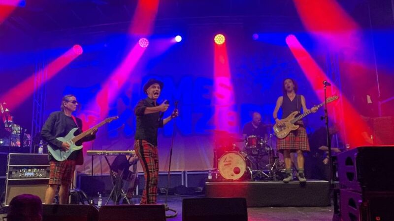 Rheinkirmes in Düsseldorf: Umjubeltes Brings-Konzert nach Stau-Verspätung