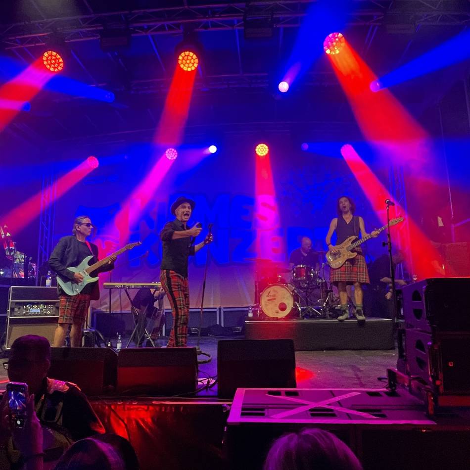 Rheinkirmes in Düsseldorf: Umjubeltes Brings-Konzert nach Stau-Verspätung