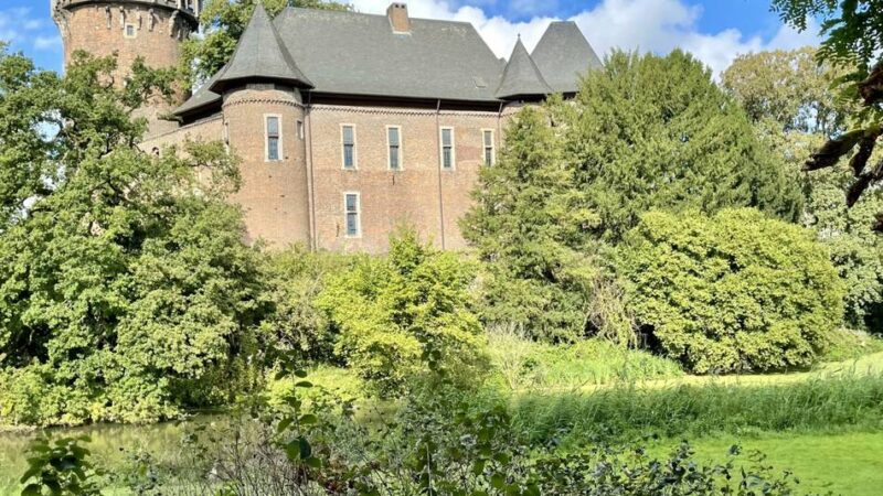 Kinderbetreuung in Krefeld: Auf Burg Linn werden Mädchen und Jungen zu Bildhauern