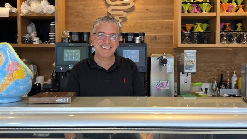 36 Grad in der Innenstadt: „Trinken, trinken, trinken“ – Wie Krefelder die Mittagshitze meistern