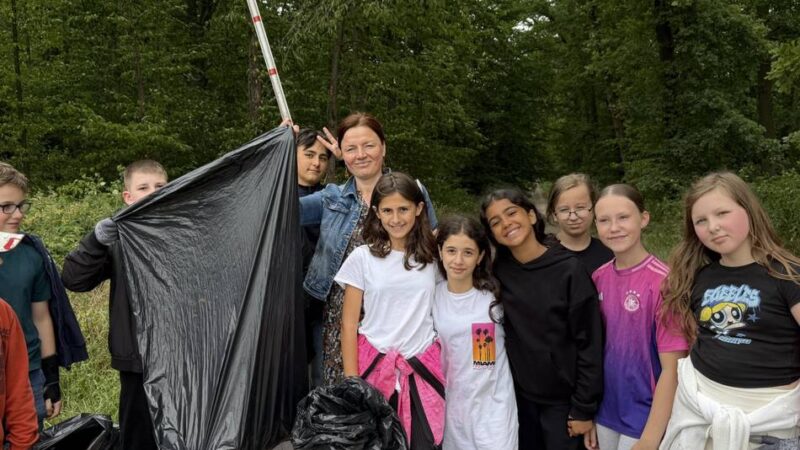 Clean up-Aktion: Monheimer Gesamtschüler setzen Zeichen für den Umweltschutz