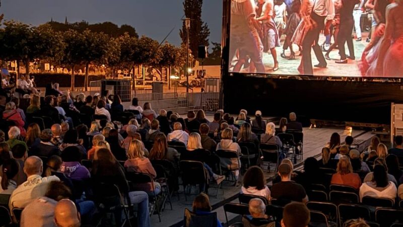 Open-Air-Kino am Hafen: Romantischer Filmabend an der Xantener Südsee