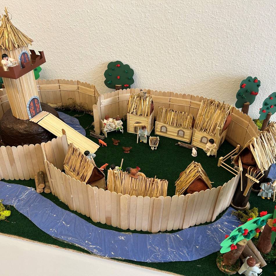 Im Stadtmuseum in Langenfeld: Kita Mäusenest präsentiert Modell der Motte Schwanenmühle