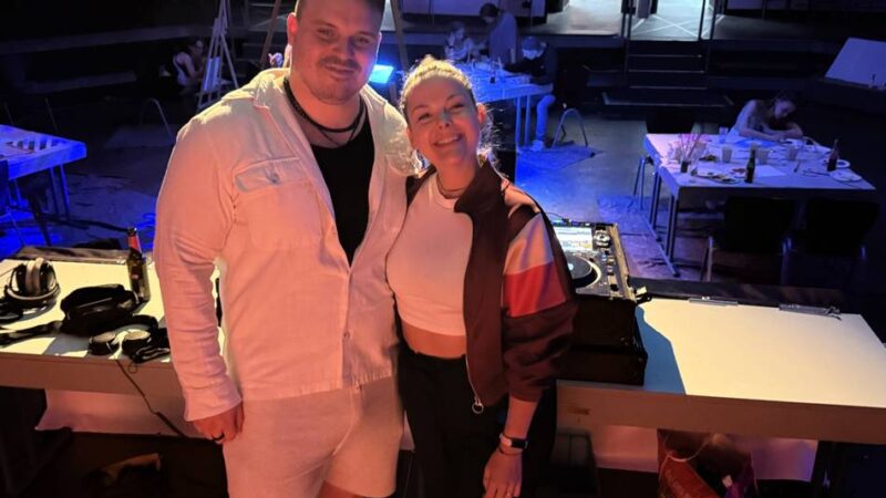 Kreatives Treiben in der Kattwinkelschen Fabrik: Techno trifft Malerei bei „Paint & Rave“