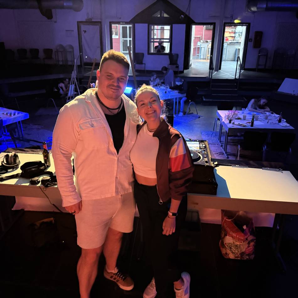 Kreatives Treiben in der Kattwinkelschen Fabrik: Techno trifft Malerei bei „Paint & Rave“