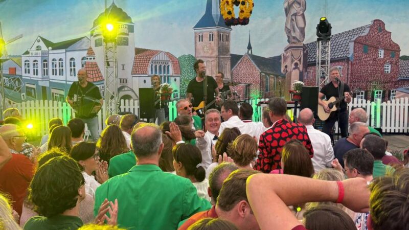 Brauchtum in Krefeld: Fischelner Schützen kämpfen mit dem Regen