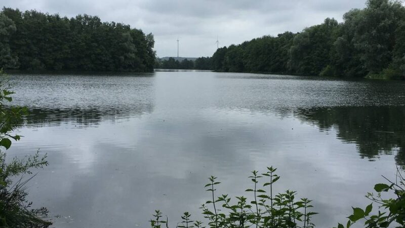 Exhibitionist in Voerde: Unbekannter belästigt junge Frauen am Tenderingssee