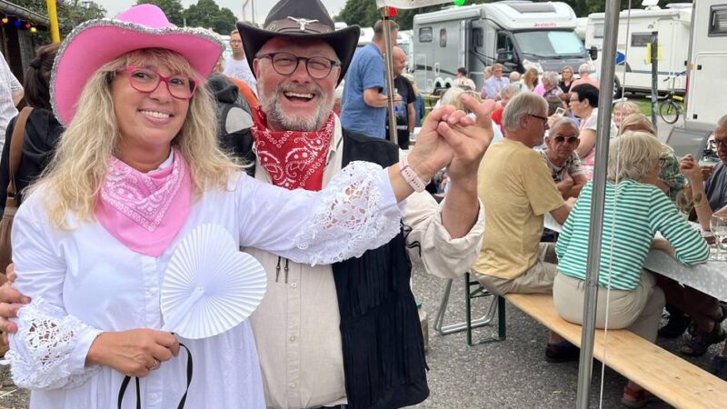 Für Gäste und Gocher: Wohnmobilisten genießen Sommerabend bei Countrymusik