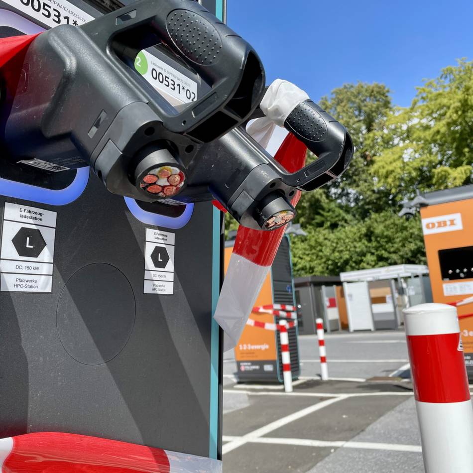 Geringer Ertrag – hoher Sachschaden: Ladekabel-Diebe in Wermelskirchen aktiv