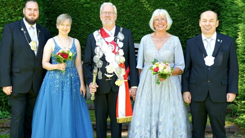 Schützenfest in Holzbüttgen: König Wilfried Schmitz thront erstmals auch über Frauen