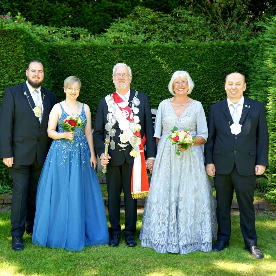 Schützenfest in Holzbüttgen: König Wilfried Schmitz thront erstmals auch über Frauen