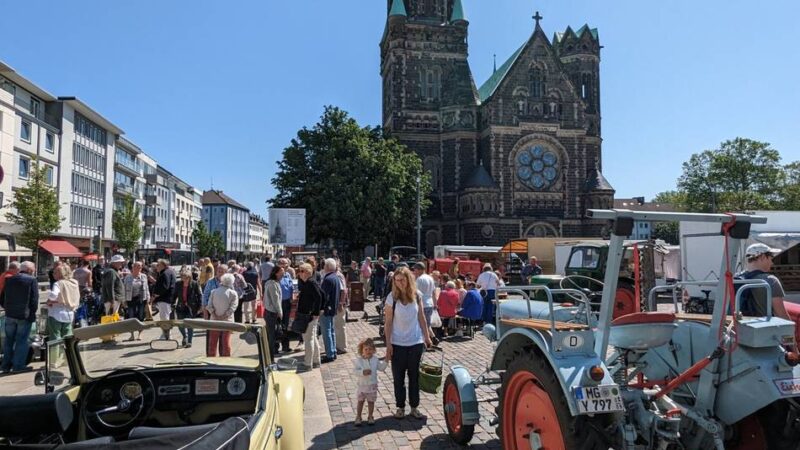 Oldtimer-Event in Mönchengladbach: Wieder „Dönekes und dolle Dinger“ auf dem Marktplatz Rheydt