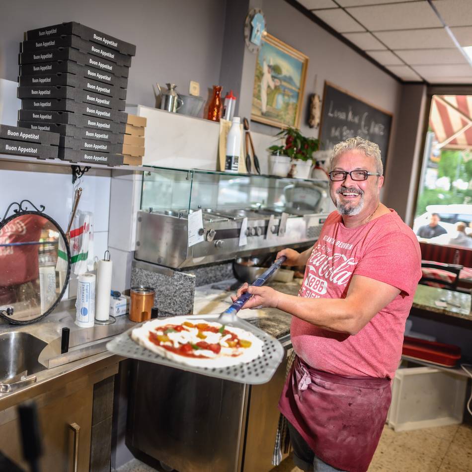 Pizzeria Primavera eröffnet neu: Rekord in Kleve: Pizza in einer Minute fertig