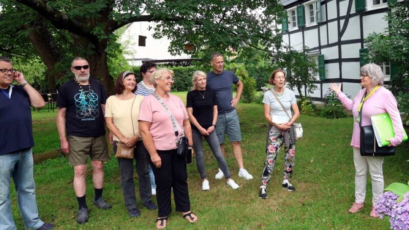 Dorf in Bergisch Neukirchen: Führung durch Imbach mit vielen Anekdoten
