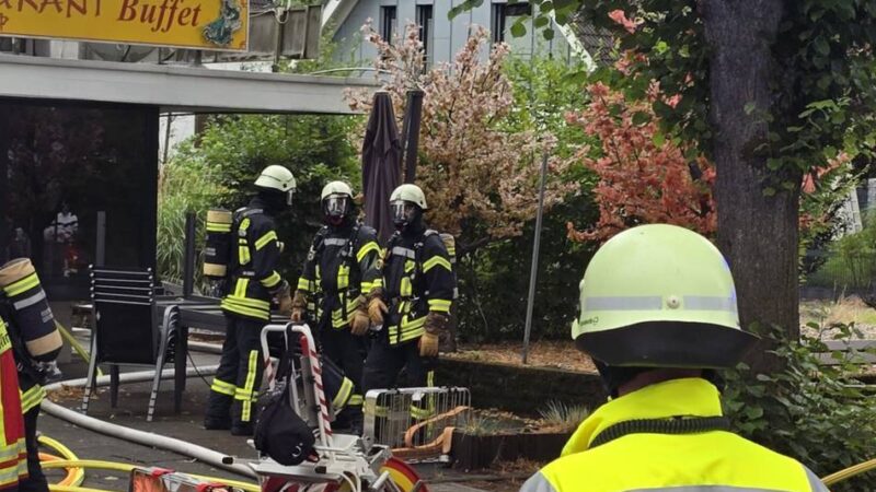 Einsatz in Leverkusen: Feuerwehr löscht Brand im China-Restaurant