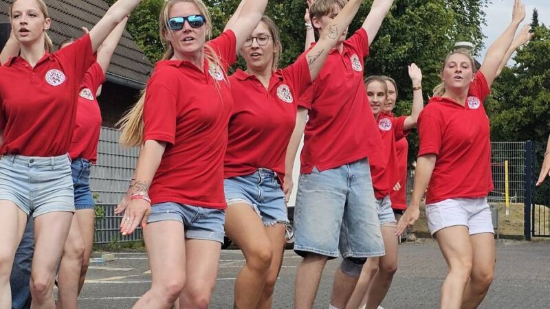 Vereinsleben in Ratingen: Rote Funken feiern Familienfest