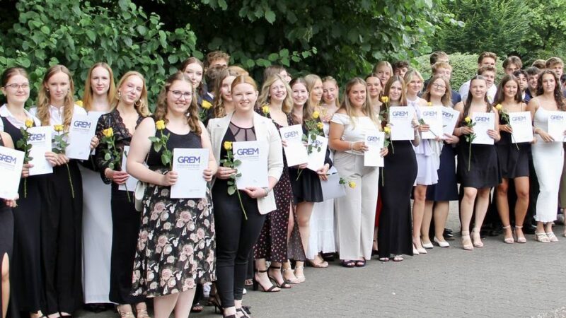 Zeugnisübergabe in Moers: Abitur am GREM – das ist der Jahrgang 2025