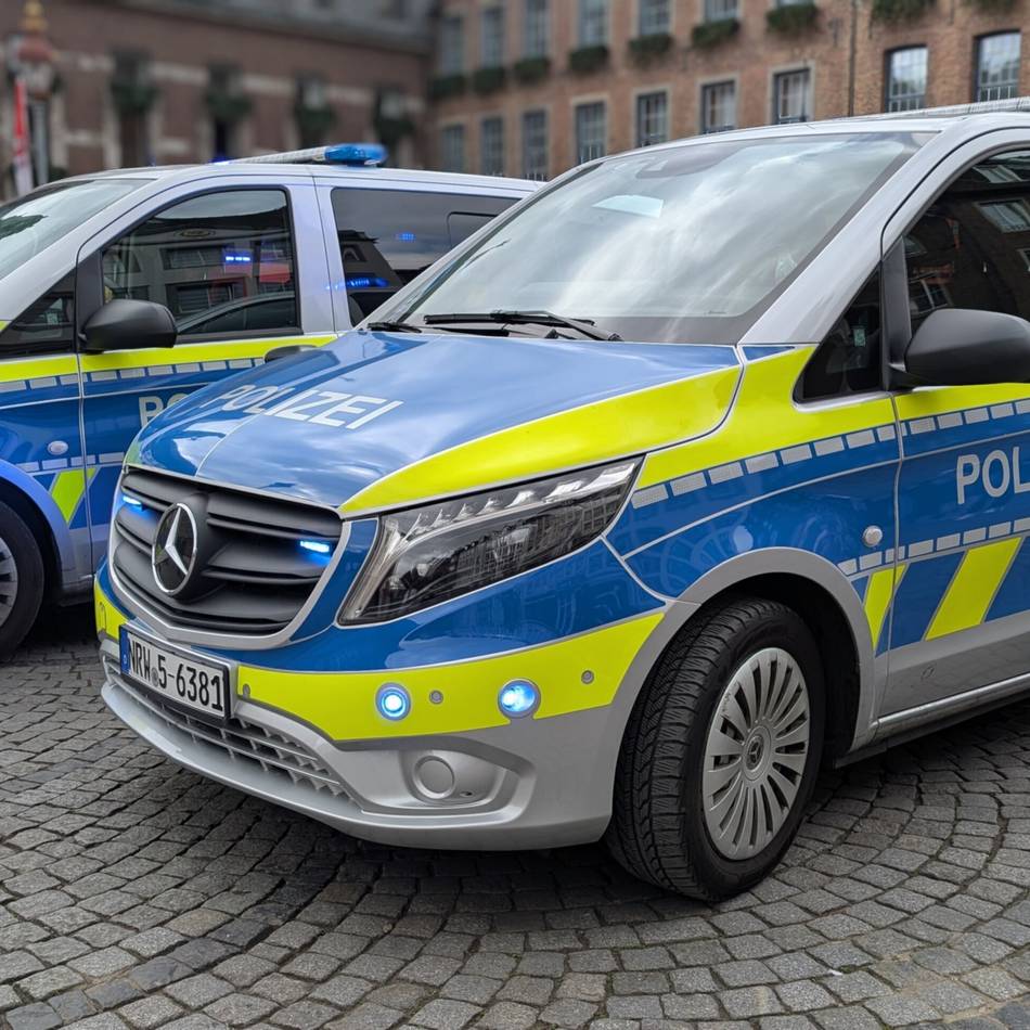 Vorfall in Düsseldorf-Heerdt: Unbekannte attackieren Seniorin und reißen ihr Ketten vom Hals