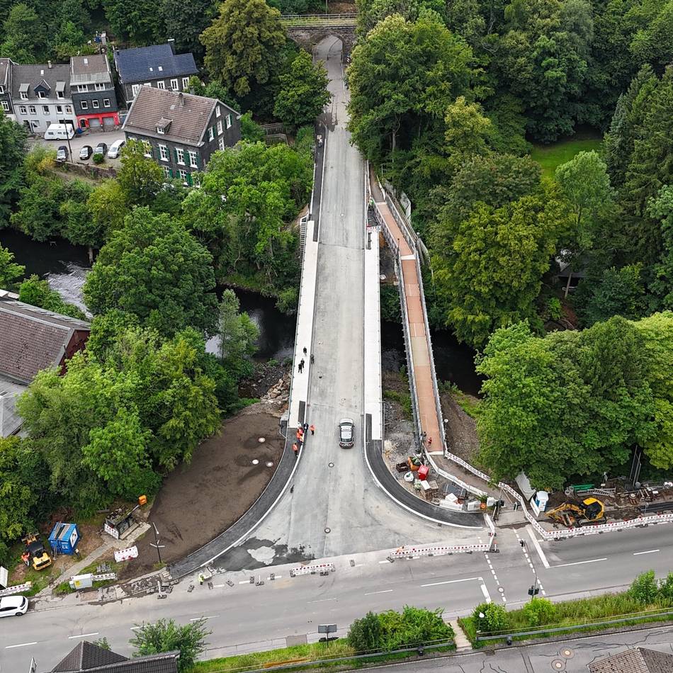 Straßenverkehr in den Wupperorten: Neue Wupperbrücke schon früher freigegeben