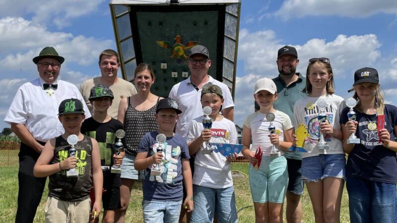 Familientag bei der St.-Ulrich-Schützenbruderschaft: Bei St. Ulrich in Millingen sind auch die Kinder zielsicher
