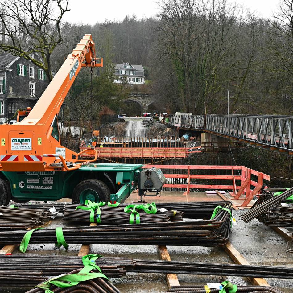 Baumaßnahme in Dahlhausen: Neue Wupperbrücke soll bis 1. August fertig sein