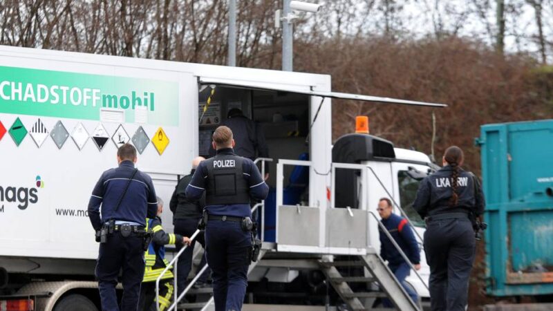 LKA-Einsatz in Mönchengladbach: Entwarnung am Wertstoffhof Heidgesberg – explosiver Stoff unschädlich gemacht