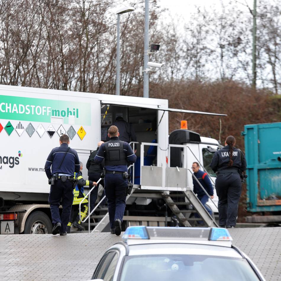 LKA-Einsatz in Mönchengladbach: Entwarnung am Wertstoffhof Heidgesberg – explosiver Stoff unschädlich gemacht