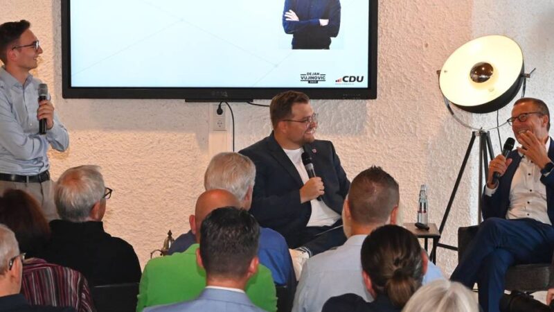 Politischer Talk im Bürgerhaus: Vujinovic und Schneidewind „auf Augenhöhe“