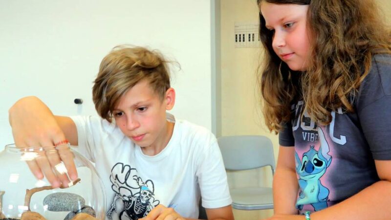 Ferienangebot in Rheinberg: Beim Basteln und Kochen Deutsch lernen
