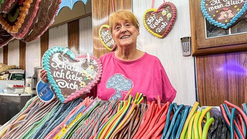 „Reisekonditorei“ aus Grevenbroich: Oma Deden ist seit 45 Jahren die Süßigkeiten-Fee auf der Rheinkirmes