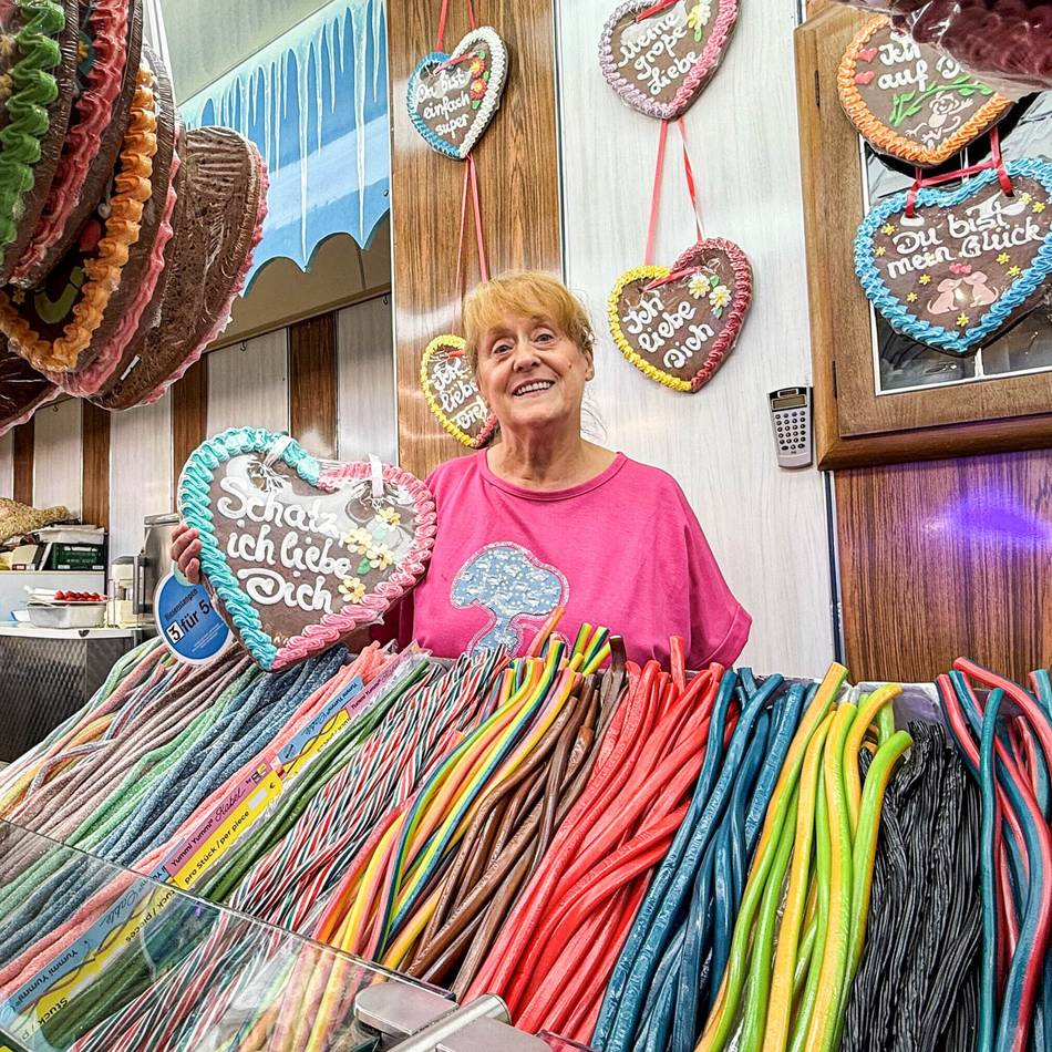 „Reisekonditorei“ aus Grevenbroich: Oma Deden ist seit 45 Jahren die Süßigkeiten-Fee auf der Rheinkirmes