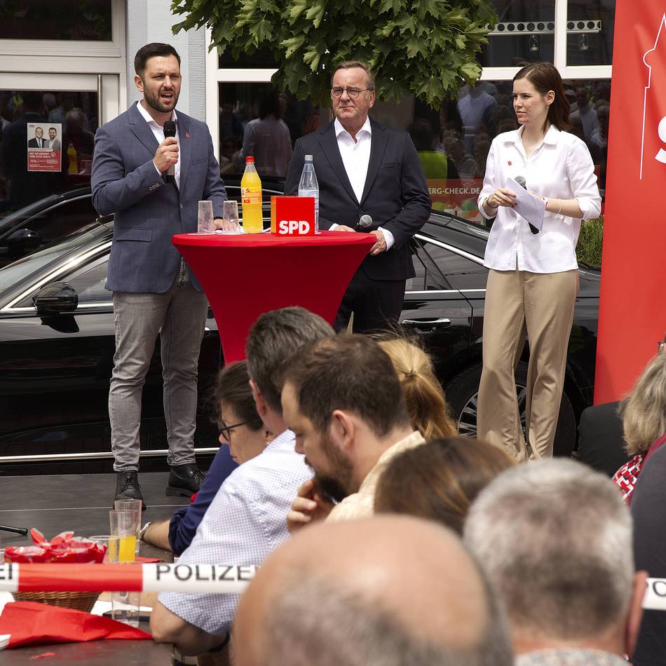 Boris Pistorius zu Gast in Rheinberg: Ein „Rotschaf“ für die „Ringeltaube“