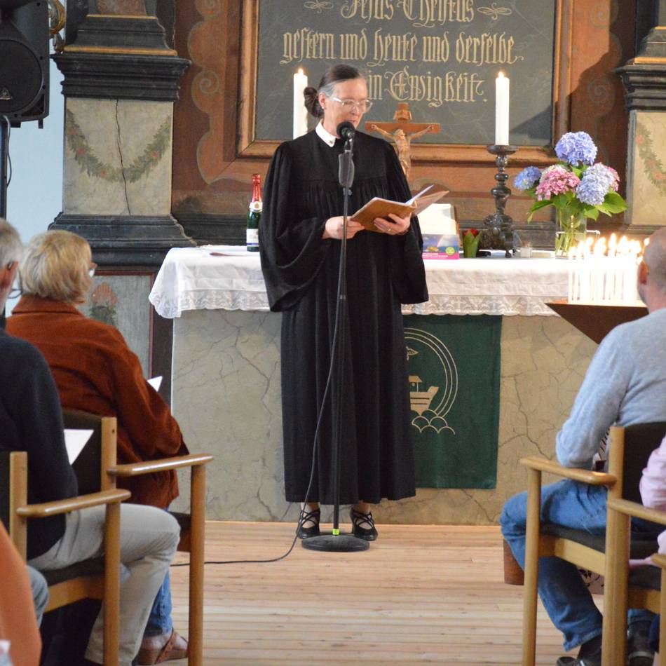 Evangelische Kirchengemeinden: Sommerkirche startet mit Flutgedenken