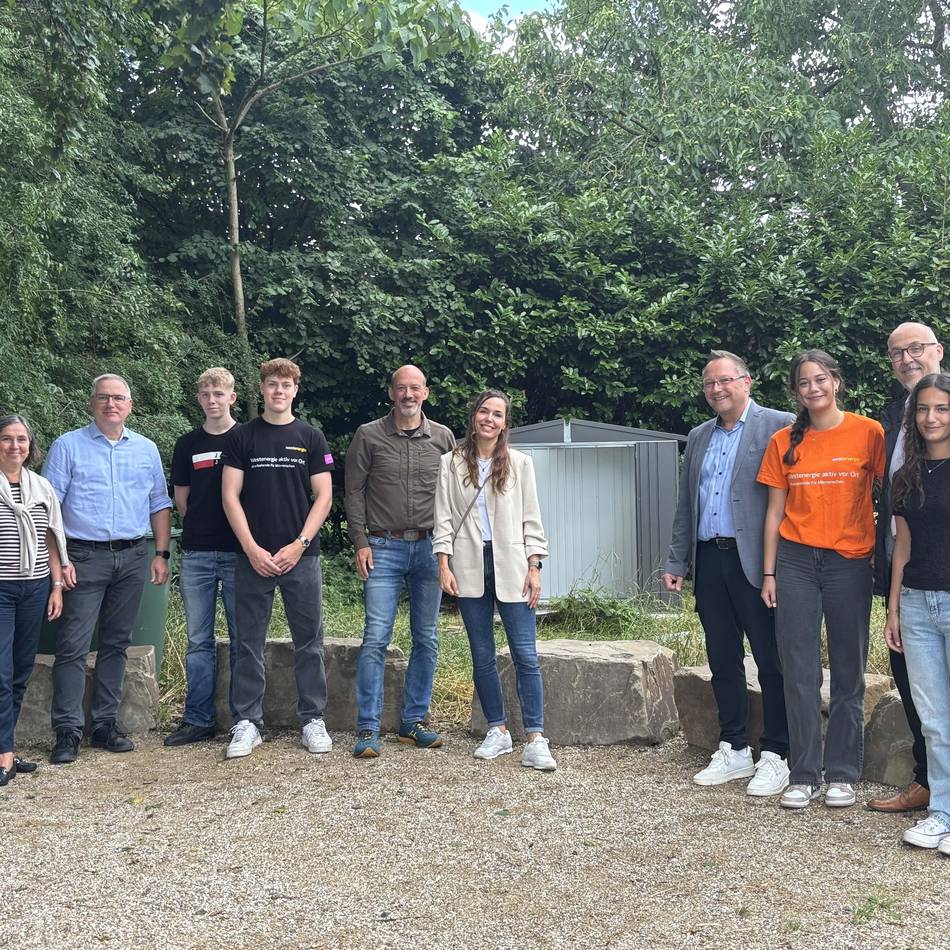 Einsatz von Schülern und Ehrenamtlichen: Xantens Gymnasium hat jetzt ein grünes Klassenzimmer