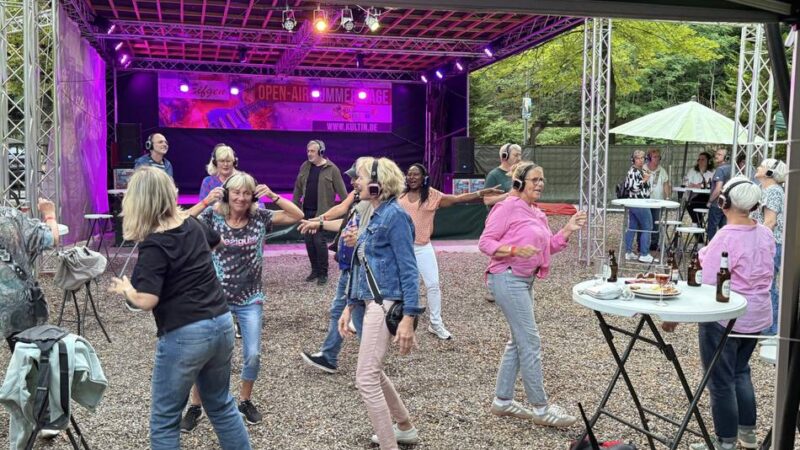 Haus Eifgen in Wermelskirchen : Die vogelfreundliche Garten-Disko