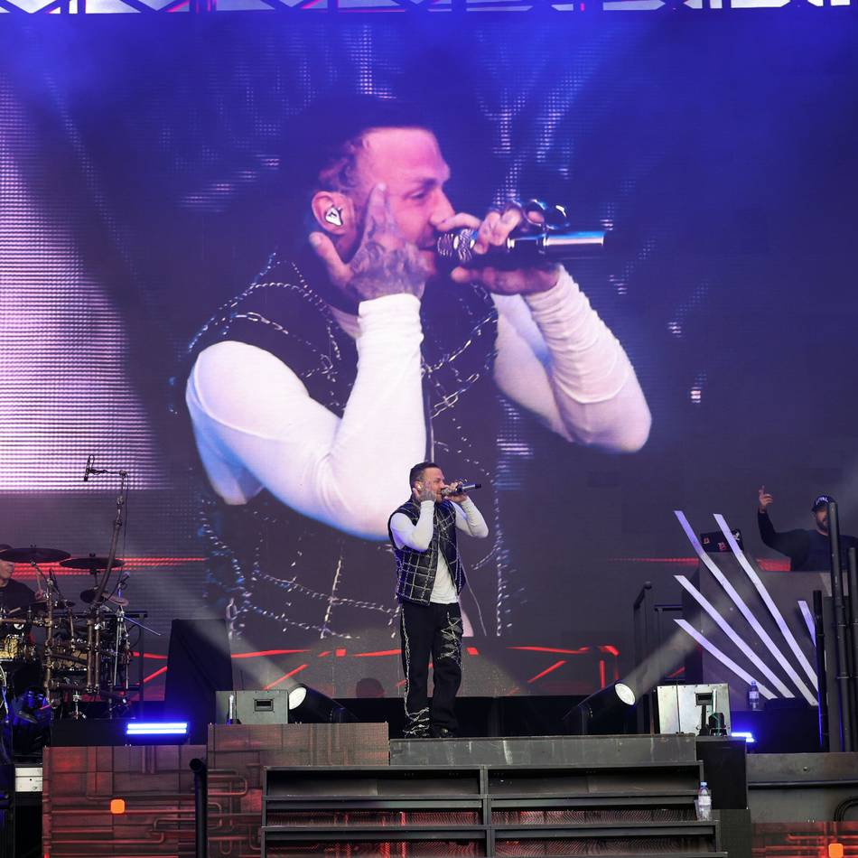 Rap-Konzert im Sparkassenpark Mönchengladbach: Kontra K spielt mit den Klischees – und begeistert so Tausende