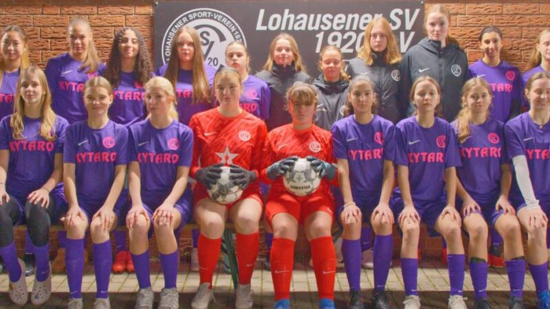 Zwei Aufstiege in einem Jahr: Lohausenerinnen schreiben ein Fußball-Märchen