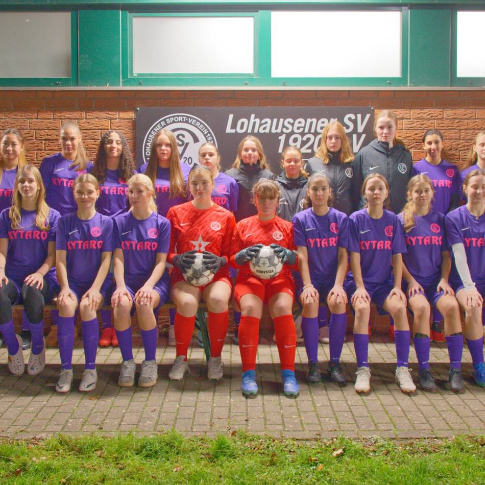 Zwei Aufstiege in einem Jahr: Lohausenerinnen schreiben ein Fußball-Märchen