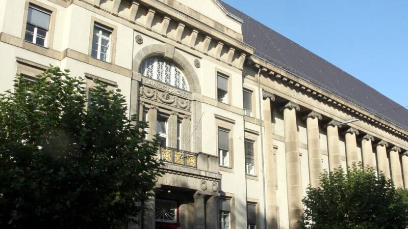 Prozess in Krefeld: Viersener teilgeständig – streitet Exhibitionismus-Fälle aber ab