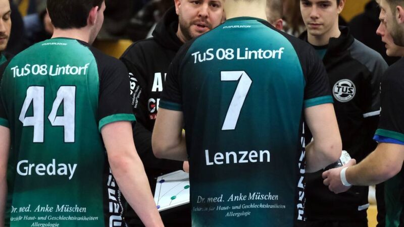 TuS 08 Lintorf und die Bomberos: Handballer fordern Kicker auf dem Rasen heraus