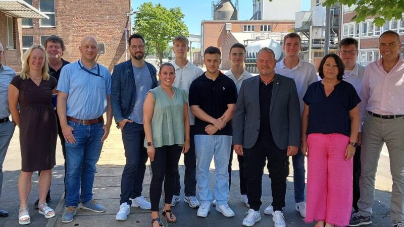 Lossprechung in Rheinberg bei Solvay und Ineos Inovyn: Chemikanten bringen Ausbildung erfolgreich zu Ende