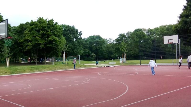 Im Neusser Südpark: Bessere Beleuchtung für beliebte Sportanlage?