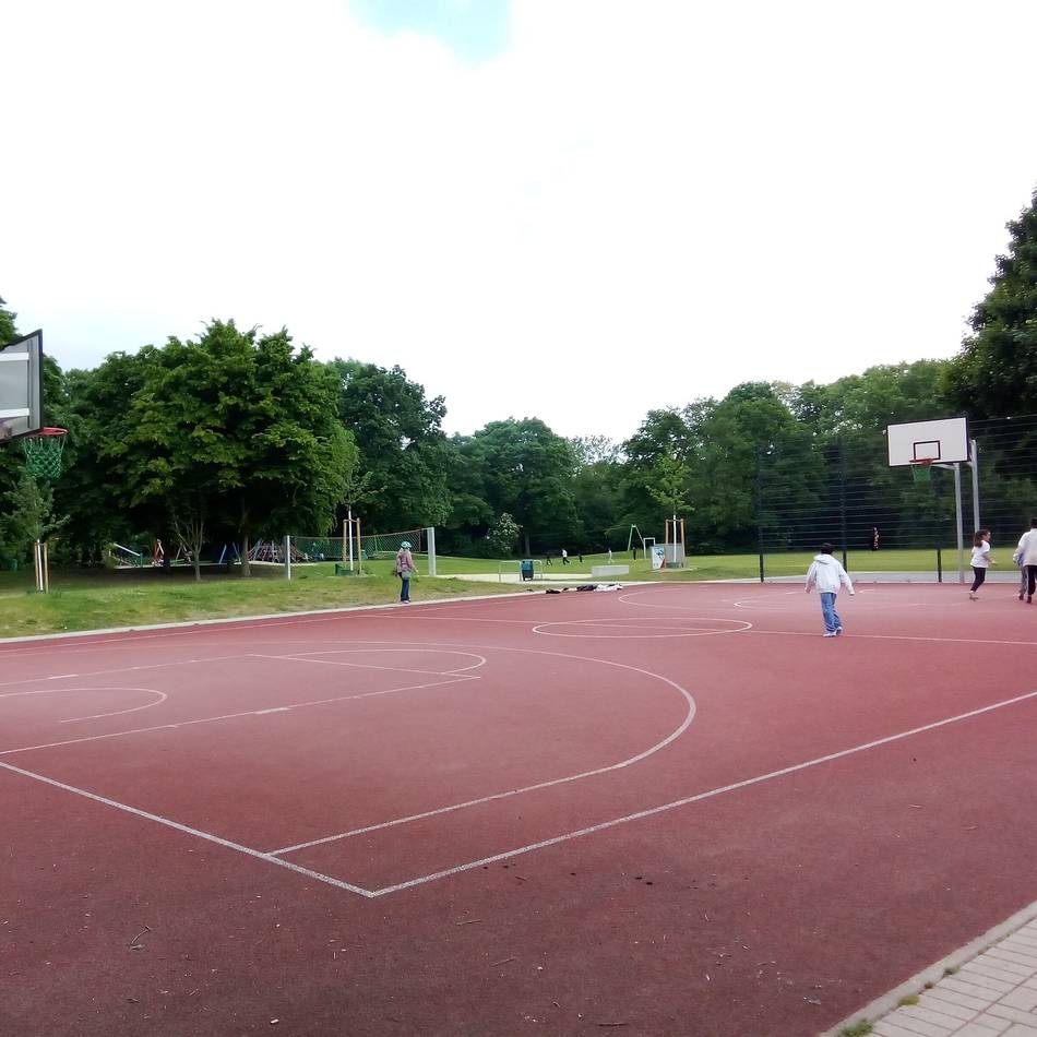Im Neusser Südpark: Bessere Beleuchtung für beliebte Sportanlage?