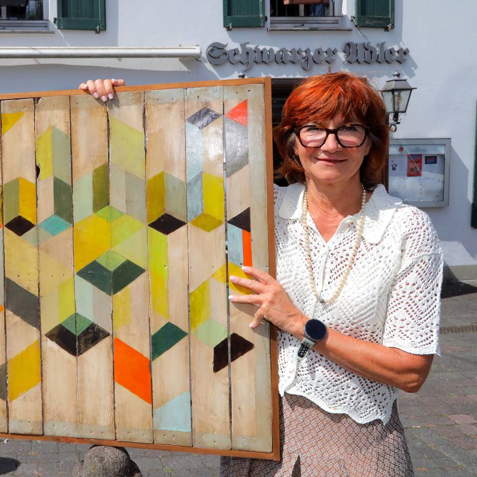 Neue Ausstellung in Rheinberg: Mal rund, mal aus Holz und voller Energie