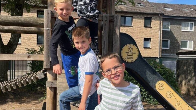 Überraschender Spielplatz-Fund: Grundschüler entdecken Diebesgut im Gebüsch