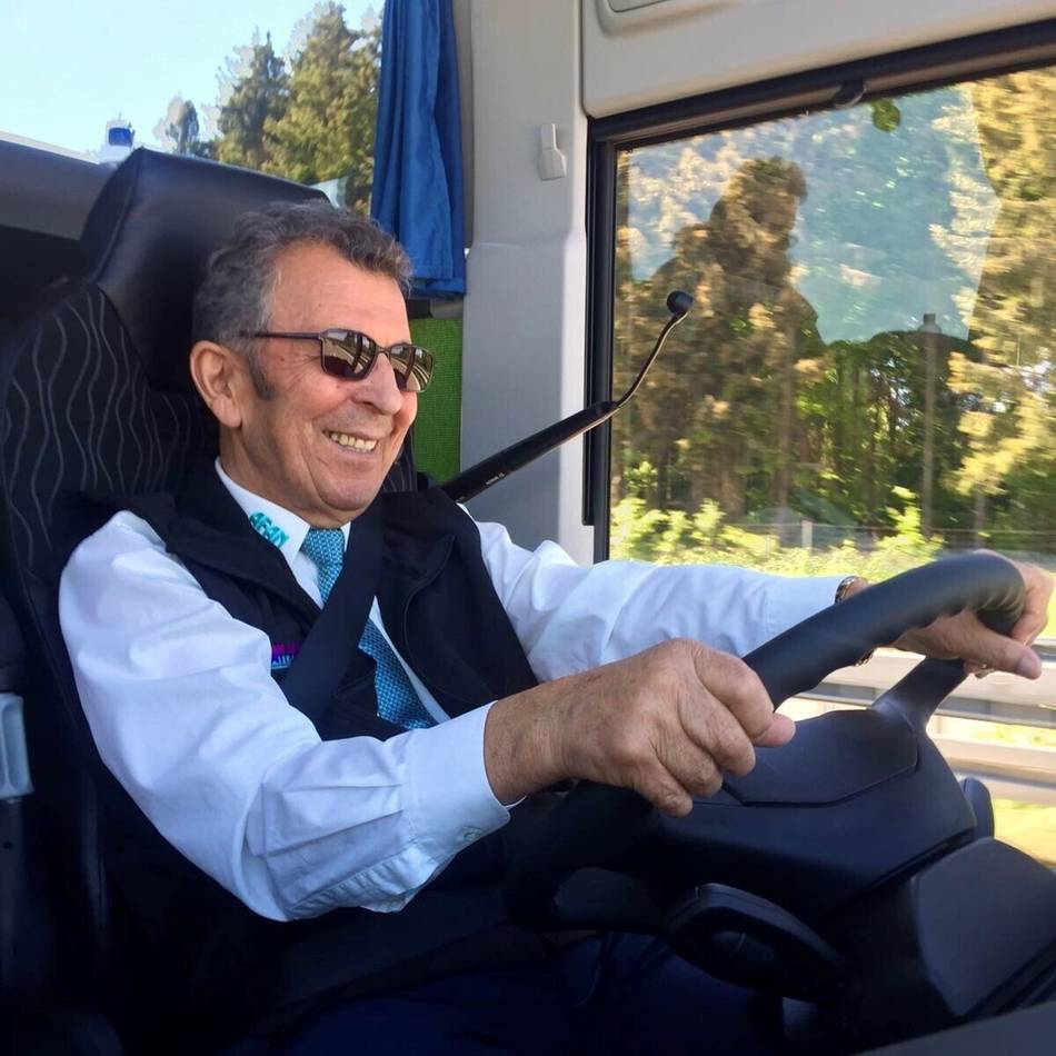 Trauer um Erdogan Afan: Die letzte Reise des beliebtesten Busfahrers von Dormagen