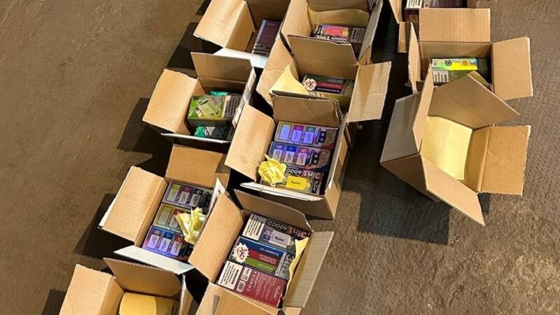 Kriminelle wollten 245.000 Euro Steuern verhindern: Illegale E-Zigaretten – Zöllner verfolgen Spur von Elten nach Wuppertal