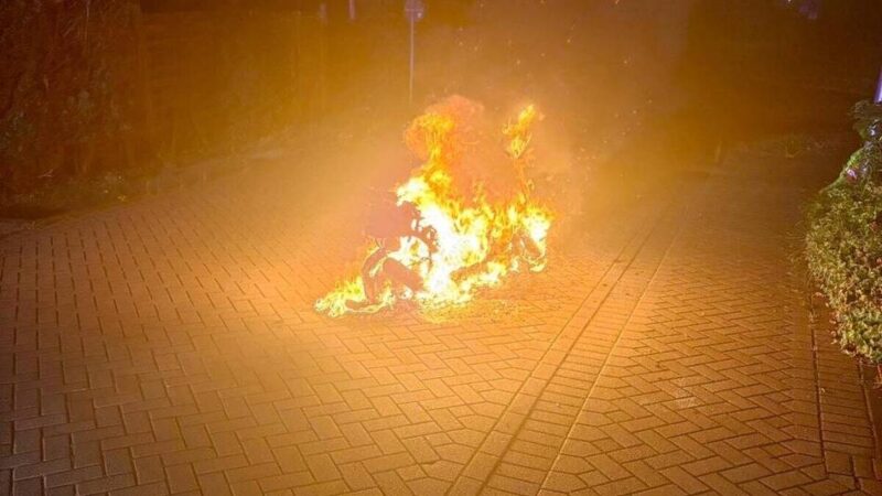 Emmerich: Brennender Roller und eine Wasserleiche – mehrere Einsätze für die Feuerwehr